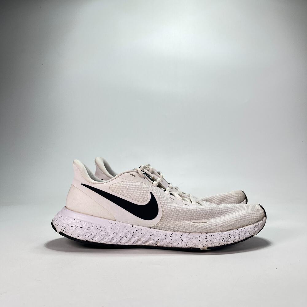 Nike Revolution 5 White Running Shoes DJ6009-100 Women's Size 10.5 Men's 9